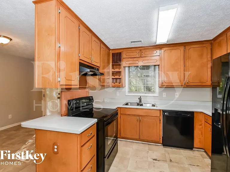 189 Bay Court Dr — Photo 3