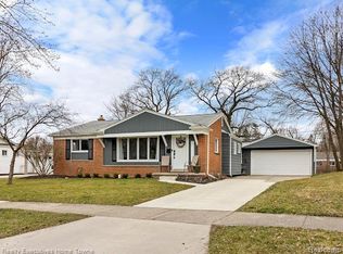 258 N Hill Cir, Rochester, MI 48307