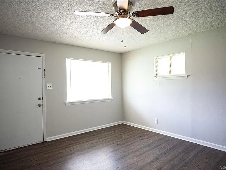 817 Greenlea Dr — Photo 4