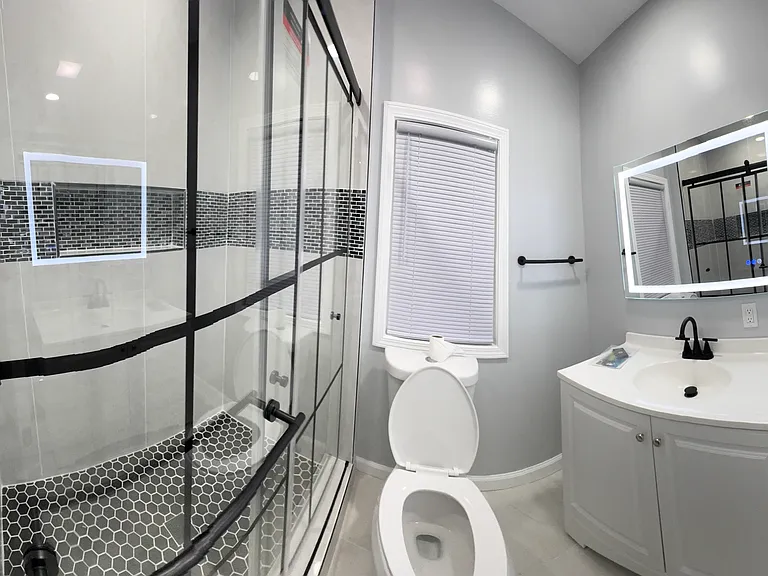 300 E Price St #2 — Photo 6