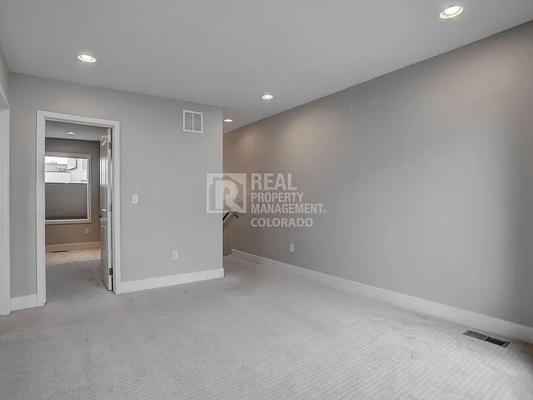 1227 N Perry St — Photo 25