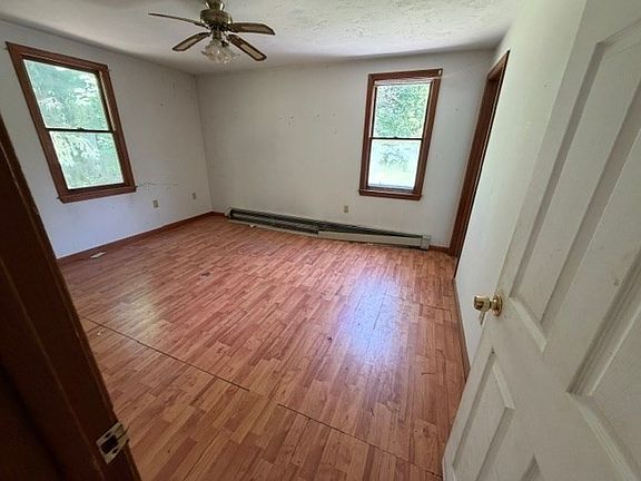 5th image of 842 Whitman St