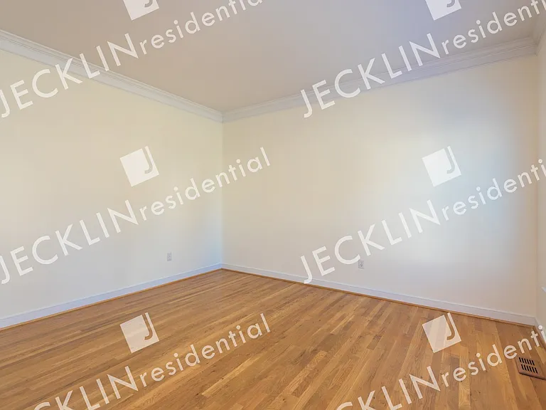 10653 Anna Marie Dr — Photo 3