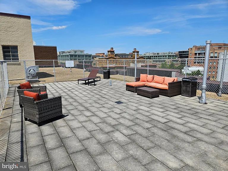 1010 25th St NW #208 — Photo 25