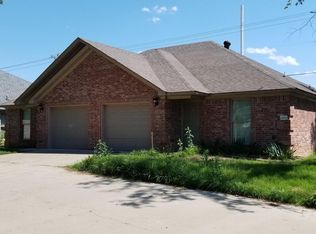 1490 Robins St APT A, Conway, AR 72034