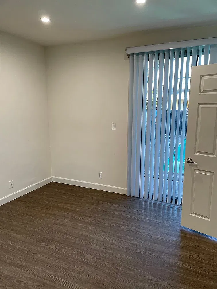 1 bed, 700 sqft, $2,420 — Photo 4