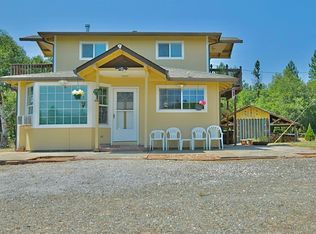 105 Reagor Ln, Cave Junction, OR 97523