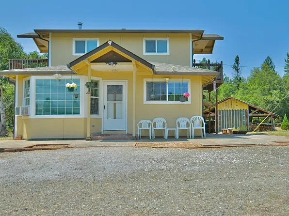 105 Reagor Ln, Cave Junction, OR 97523