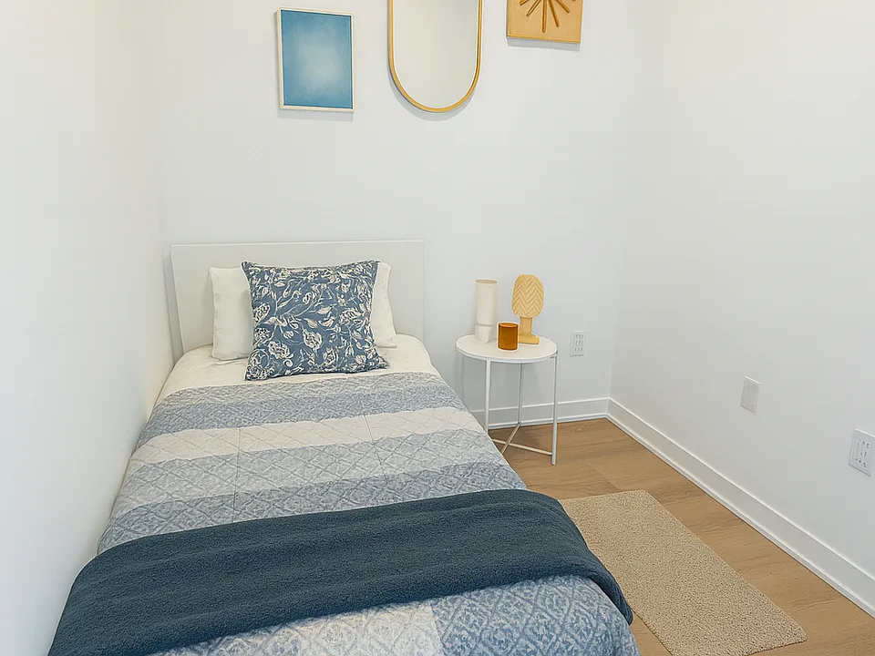 1037 The Queensway #207