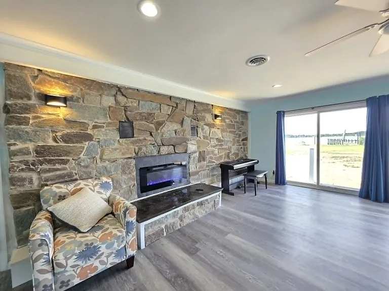 22931 Steele Dr — Photo 14