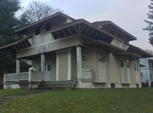 427 Moores River Dr, Lansing, MI 48910