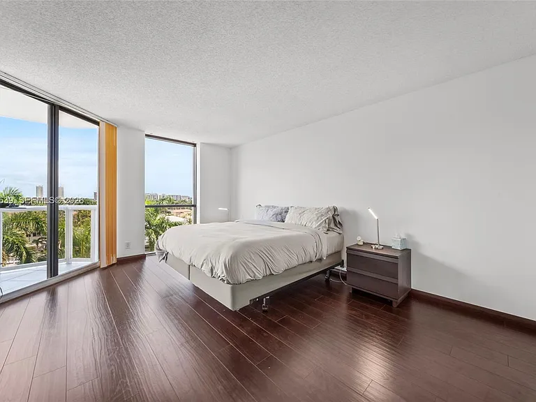 3598 Yacht Club Dr #601 — Photo 19