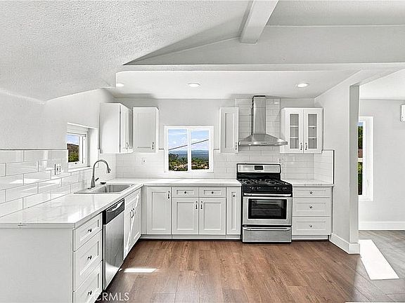 5th image of 572 Churchill Rd