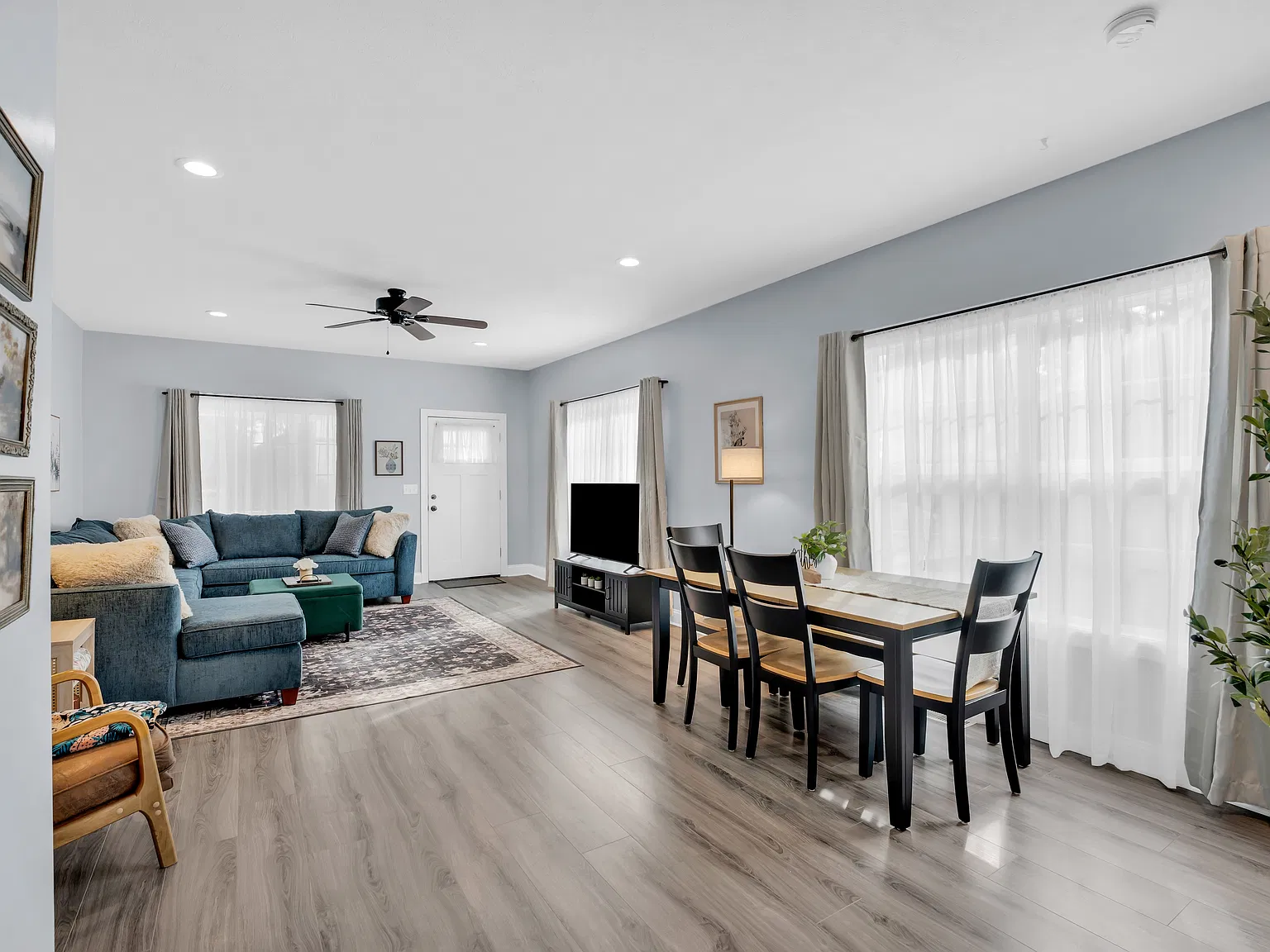 3 bed, 2.5 bath, 2200 sqft, $4,200 — Photo 3