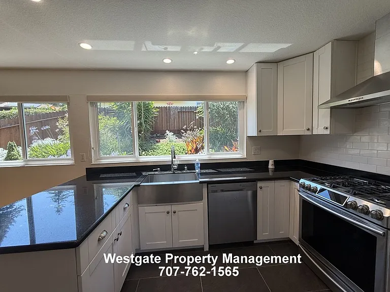 400 Smith Ct — Photo 12