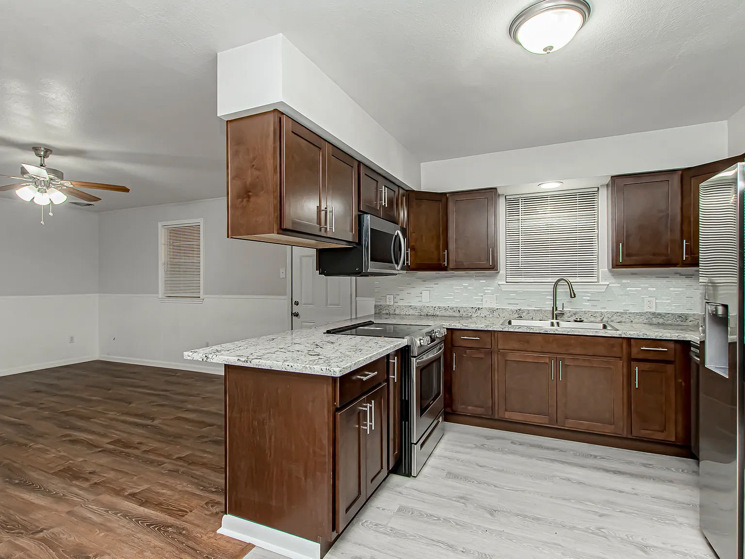3 bed, 1.5 bath, 1350 sqft, $1,450 — Photo 1