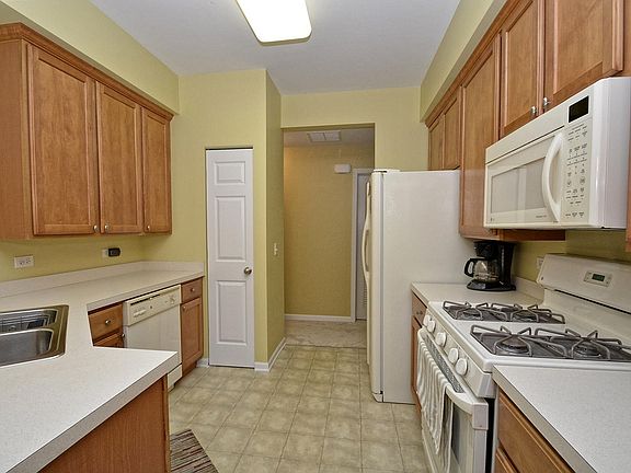 5th image of 3199 Bromley Ln
