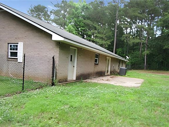 2nd image of 390 Mayo Rd
