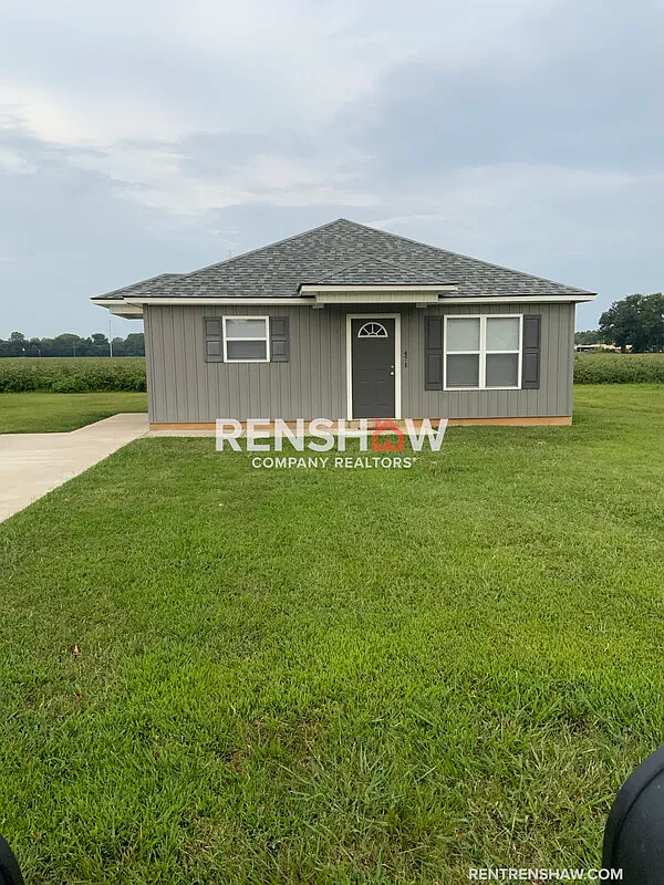 3 bed, 2.0 bath, 1176 sqft, $1,300 — Photo 1