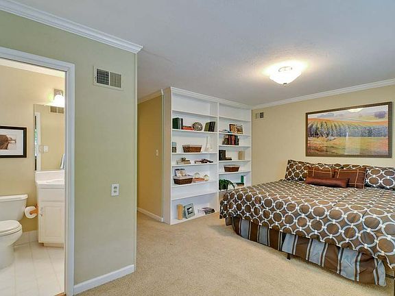 4th image of 1530 Lochinvar Ave