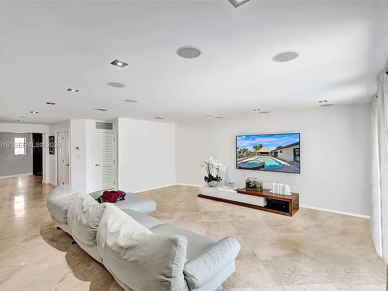 2075 Ixora Rd — Photo 26