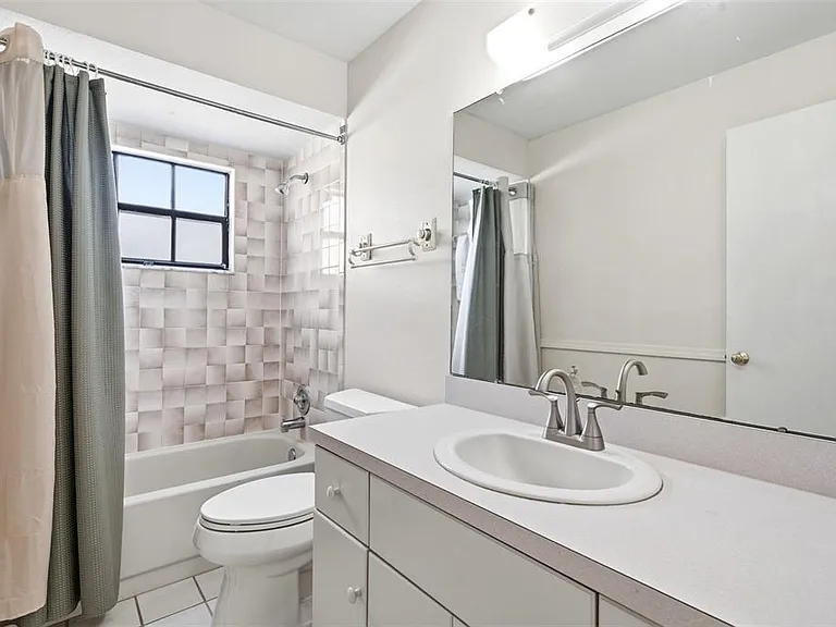 345 Bailey St — Photo 27
