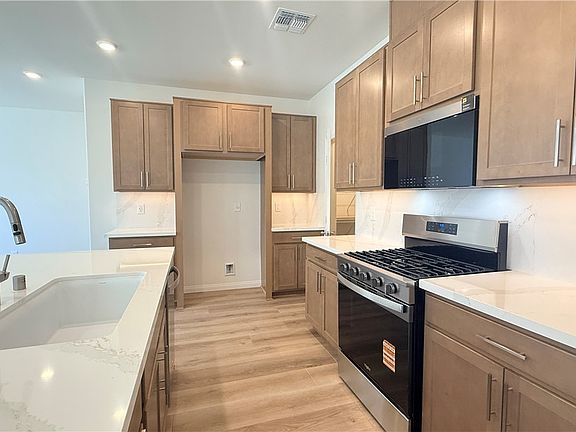 4th image of 9243 Broome Ct