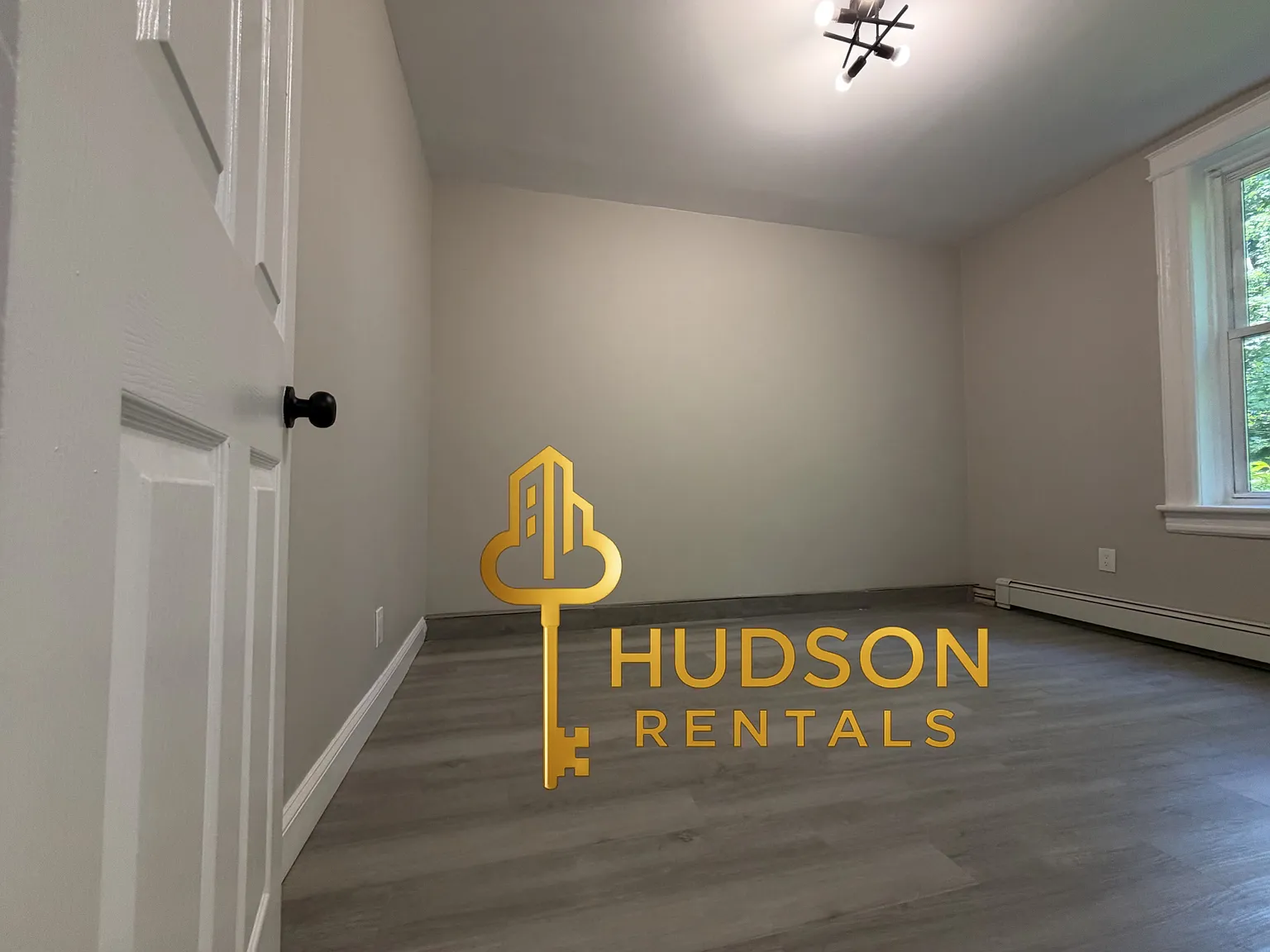 3 bed, 1000 sqft, $2,350 — Photo 3
