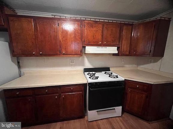 4th image of 802 Grant St