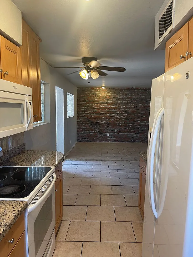 2614 North 72nd Place — Photo 2