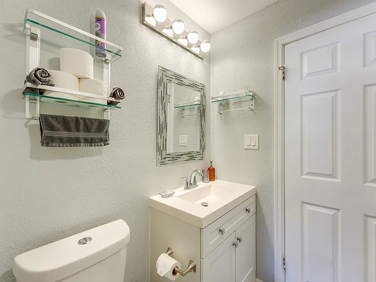 900 Harbor Terrace Ter N #2 — Photo 4