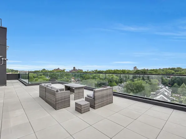 81-07 Kew Gardens Road image 9 of 10