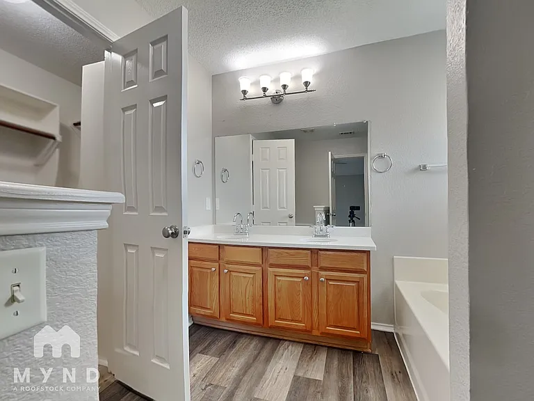 521 Denise St — Photo 15
