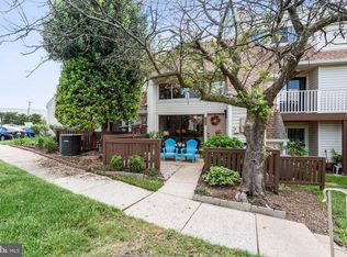 1040 Warwick Ct UNIT 4, Sterling, VA 20164