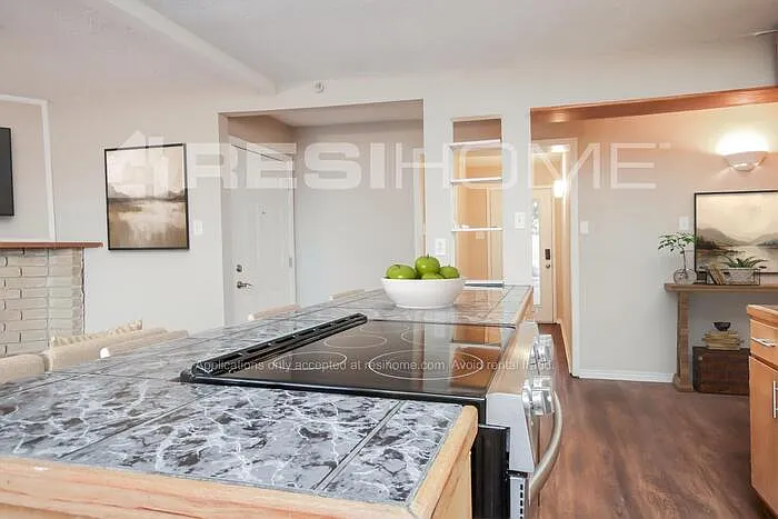 5211 Parkridge Dr — Photo 4