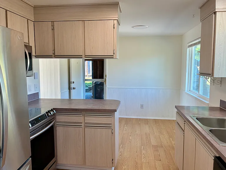 1302 Pine Ave — Photo 4