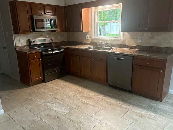 2nd image of 1 Lynn Ct #1