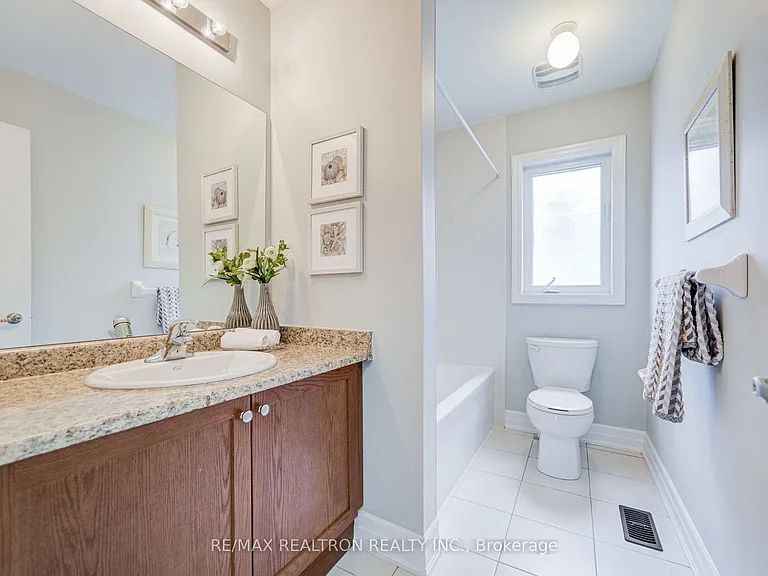 48 Robert Wilson Cres — Photo 35
