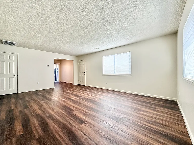 467 Lynette Pl — Photo 4
