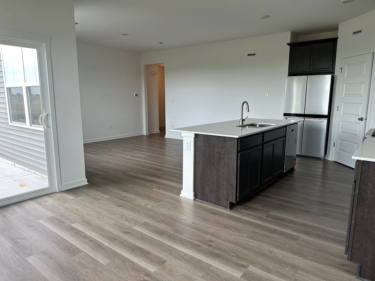 3 bed, 2.5 bath, 1663 sqft, $3,500 — Photo 4