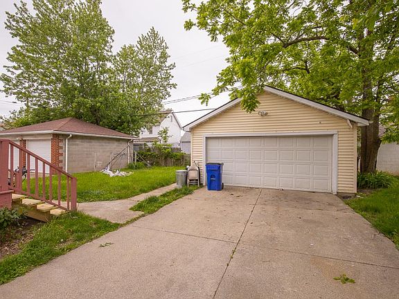 2nd image of 18619 Arrowhead Ave