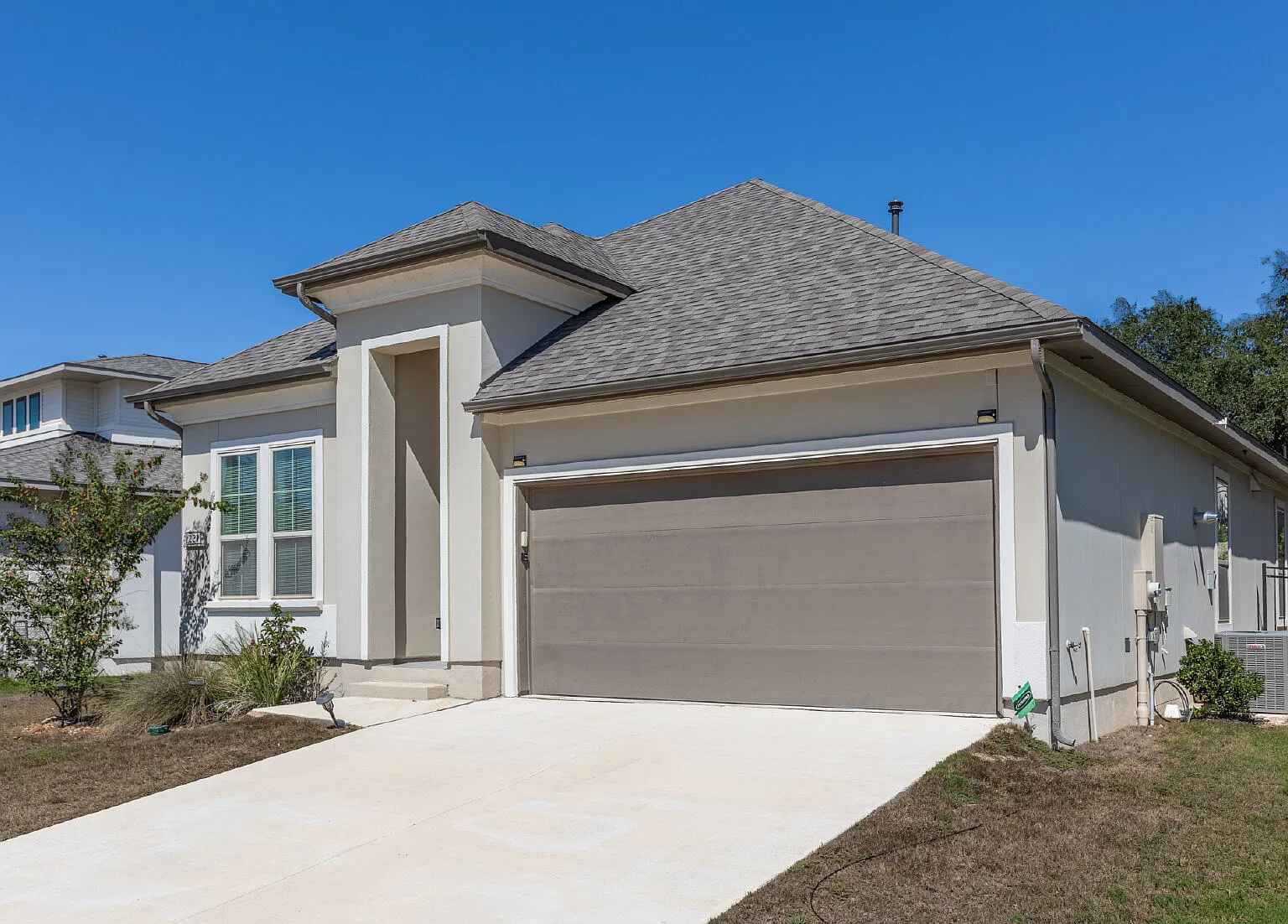 3 bed, 2.0 bath, 2103 sqft, $2,950 — Photo 2
