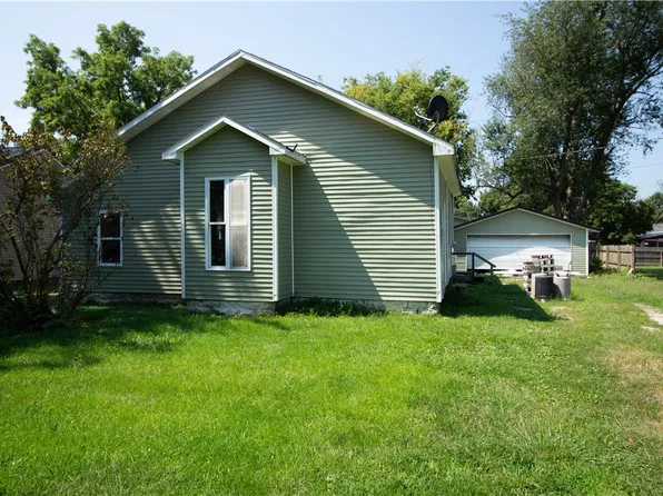 713 S 32nd St, Mattoon, IL 61938