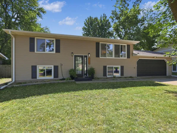 120 Trail Ridge Rd, Brookings, SD 57006