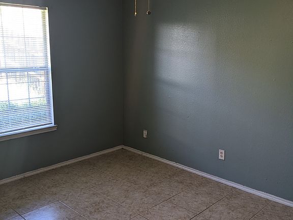3rd image of 1601 Benttree Dr #A