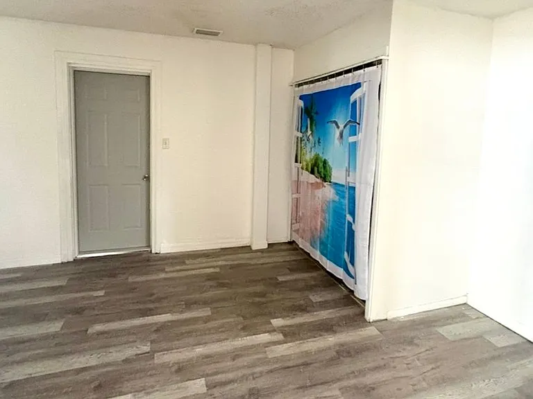8151 Hixton Dr — Photo 11