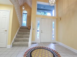 23 Meadow Cove Rd, Pittsford, NY 14534