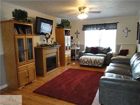 5th image of 401 N Iris Ln