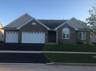 5596 Waters Bend Dr, Belvidere, IL 61008