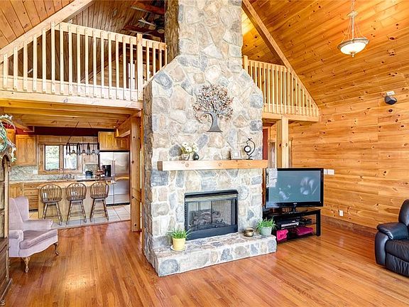 4th image of 161 Crystal Waters Ln
